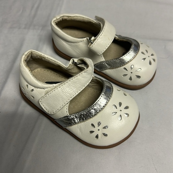 See Kai Run - White and Silver Dress Shoes with Mary Jane Style - Picture 2 of 6